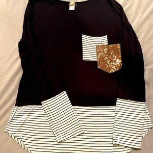 Size Large Boutique Top with sequin pocket